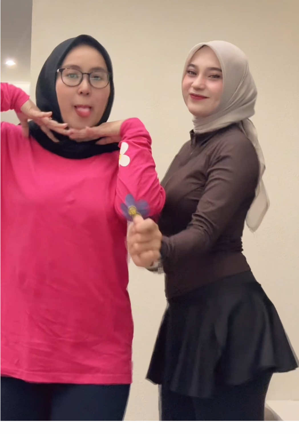 @weninurcahyaaᥫ᭡