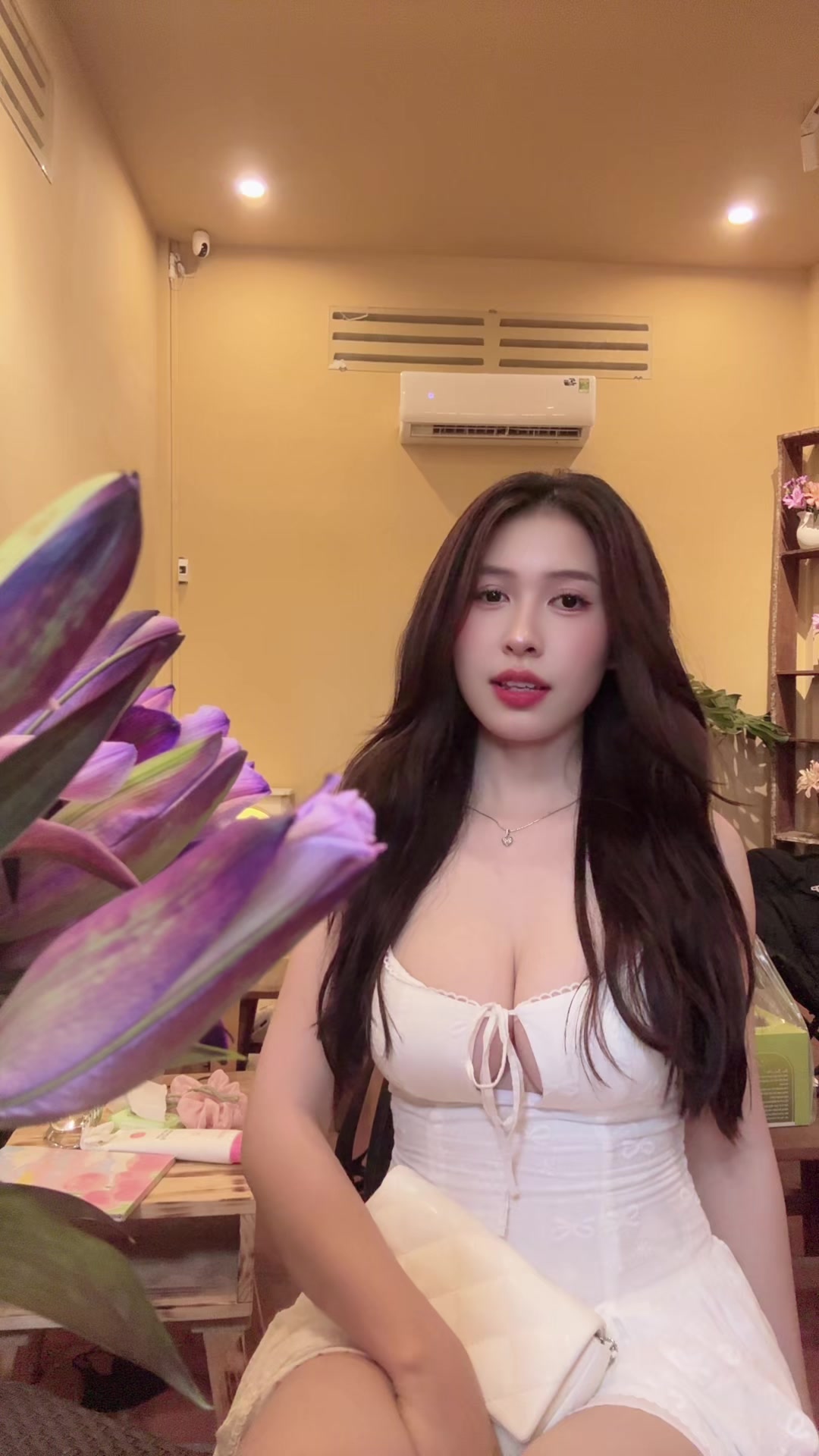 @Hello các vợ