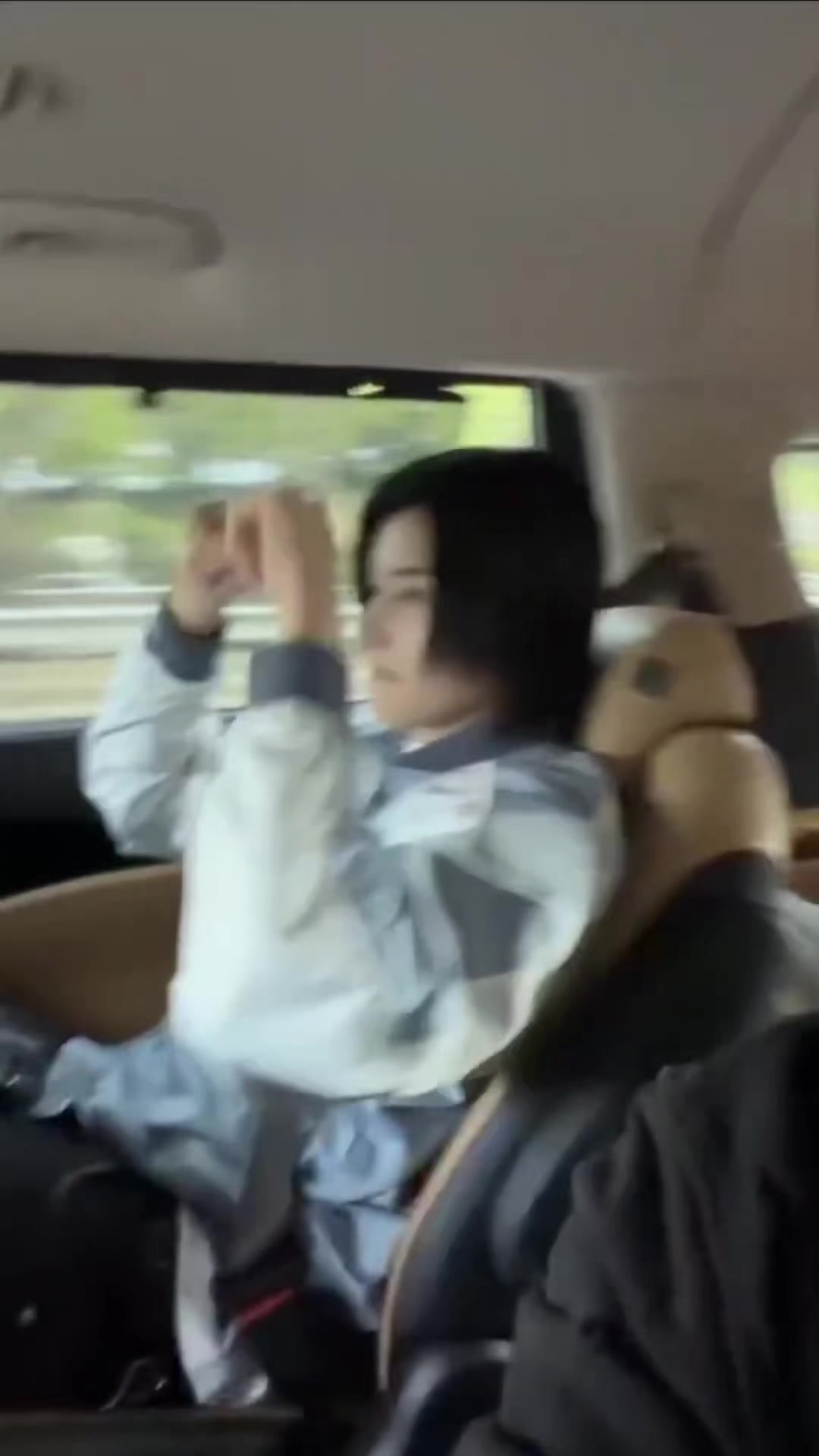 @𝐋𝐨𝐮𝐢𝐬