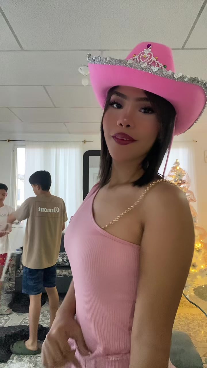 @whoisAna._