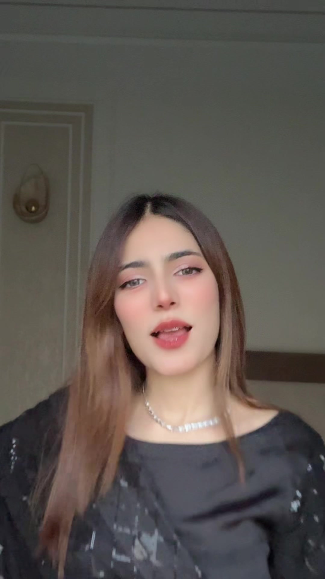@Ayesha🖤