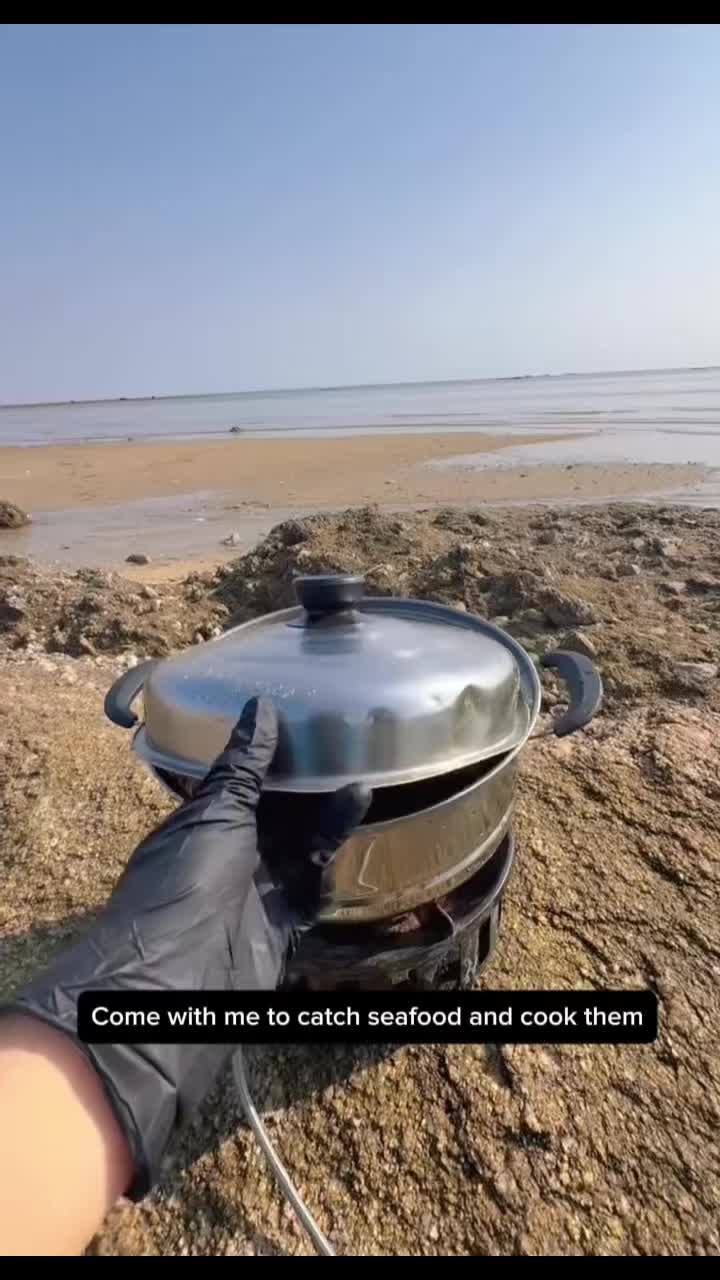 @Catch fish by hand