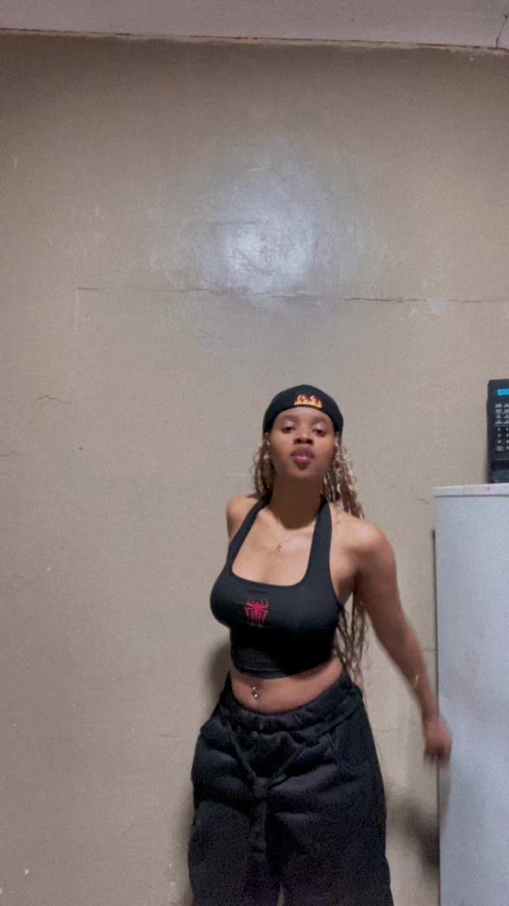 @L&egrave;&euml; Mnguni