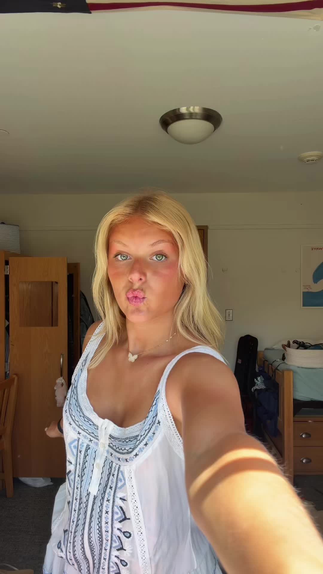 @🦄