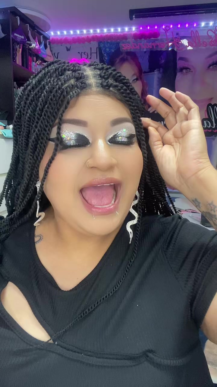 @BELLA HERNANDEZ
