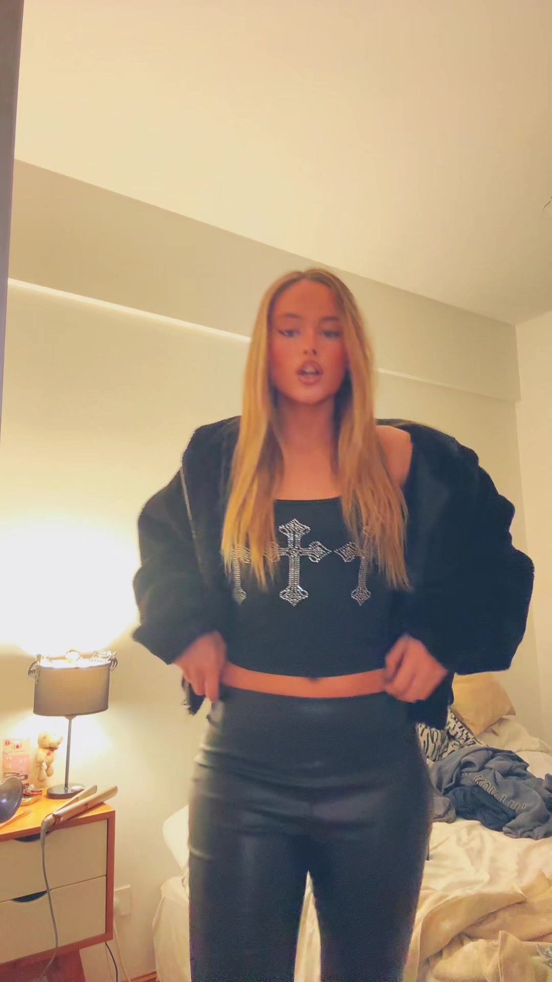 @anaavanmidd