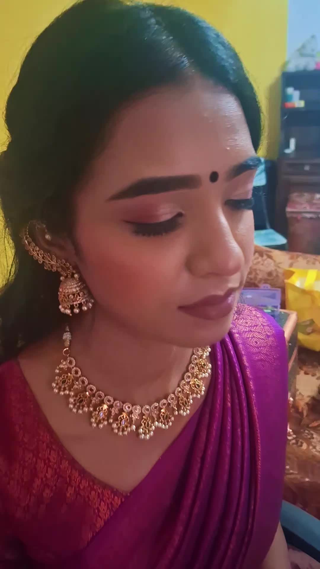 @Ashna_MUA🦋