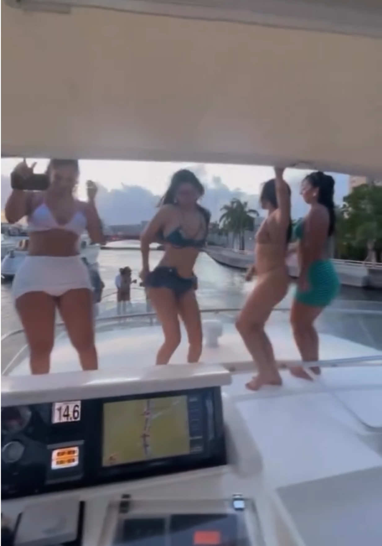 @JUSTCRUISINMIA
