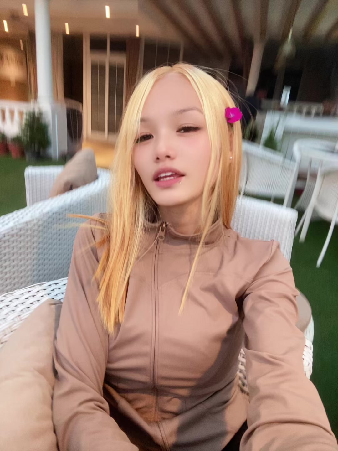 @👸