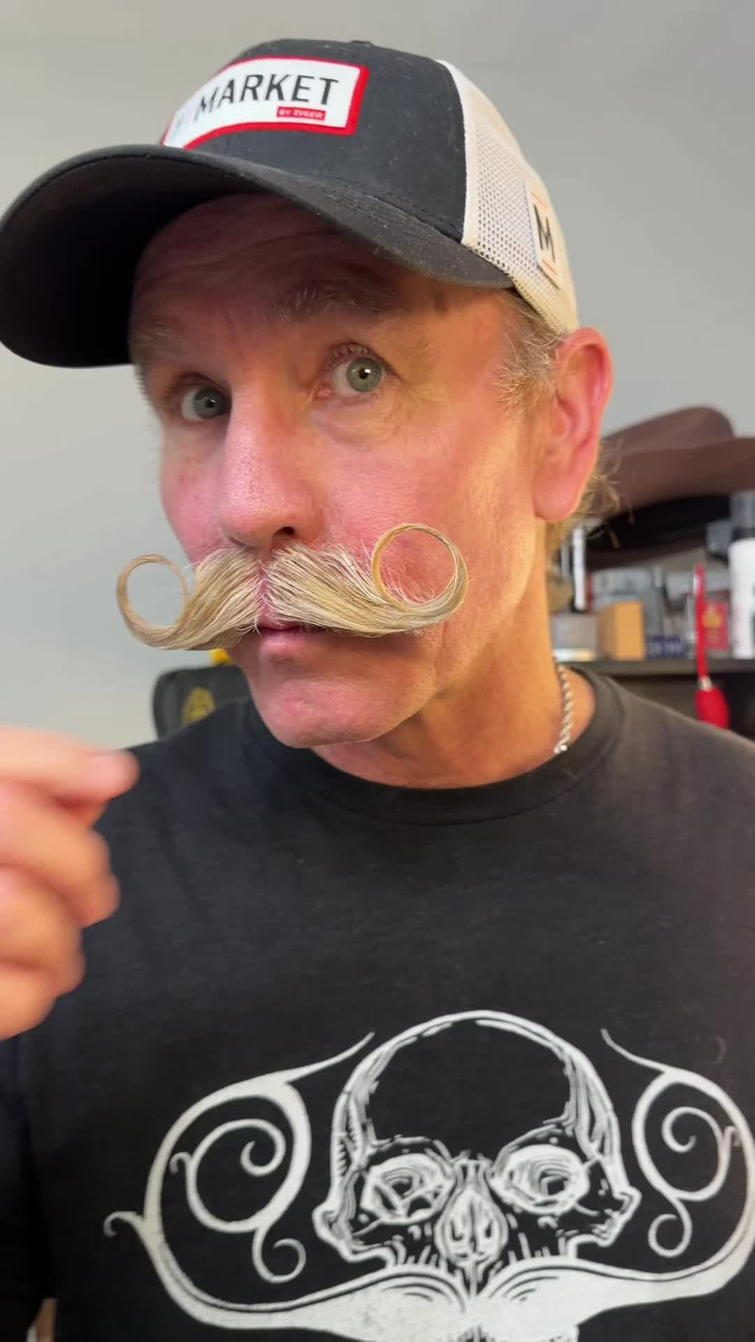 @Bobandelliothismustache