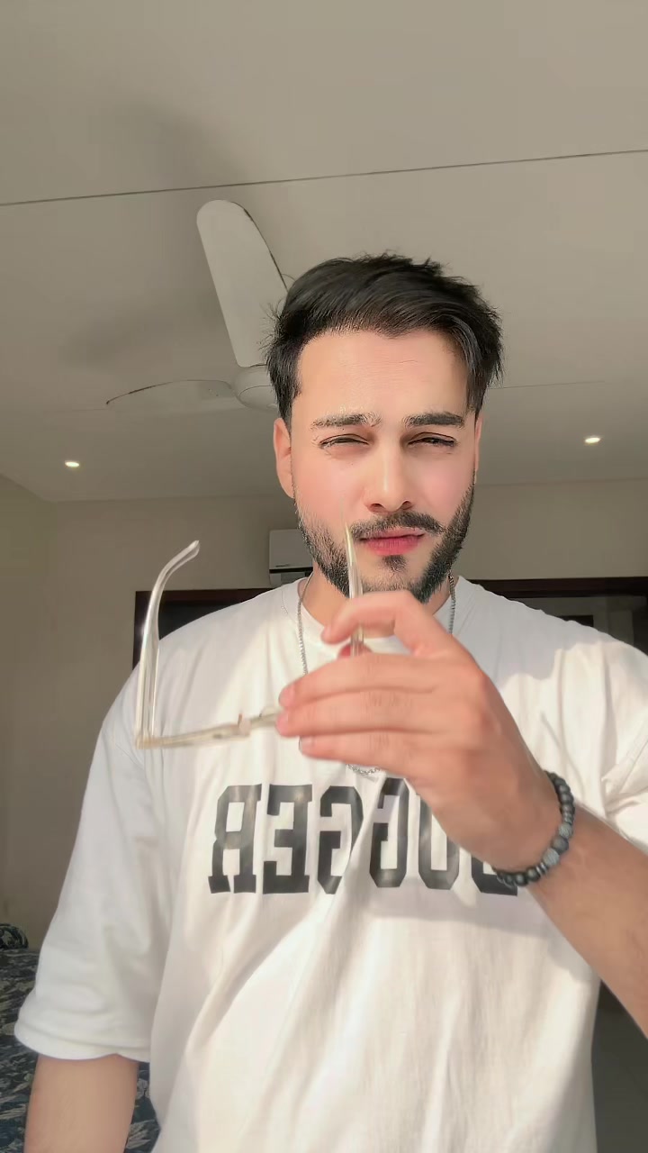 @لاریب خا ن🥀