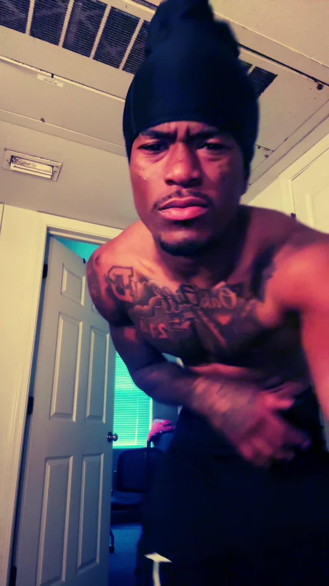 @Laarayy