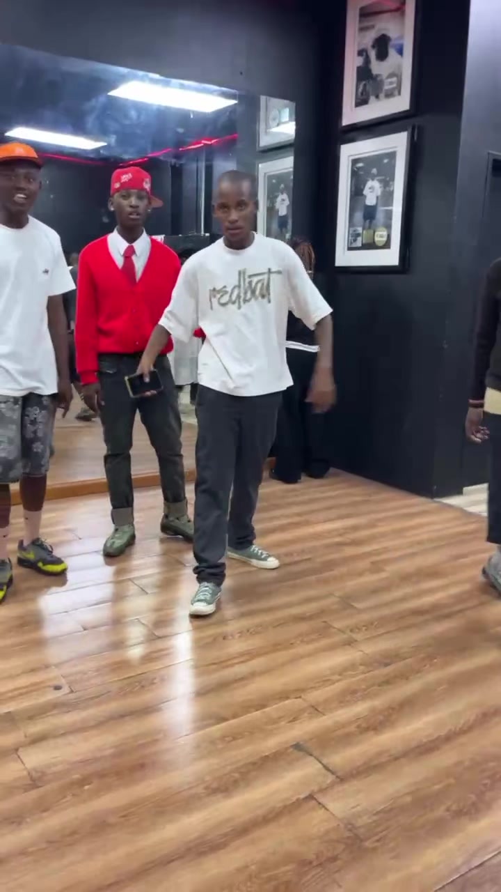 @Fefe Masigo🇿🇦