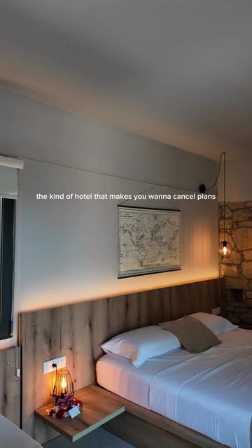 @Ayo | vibes, bites, & flights