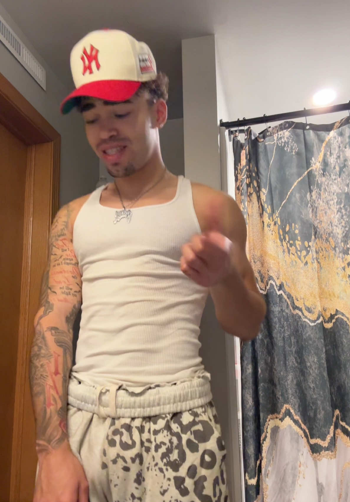 @ant🫯