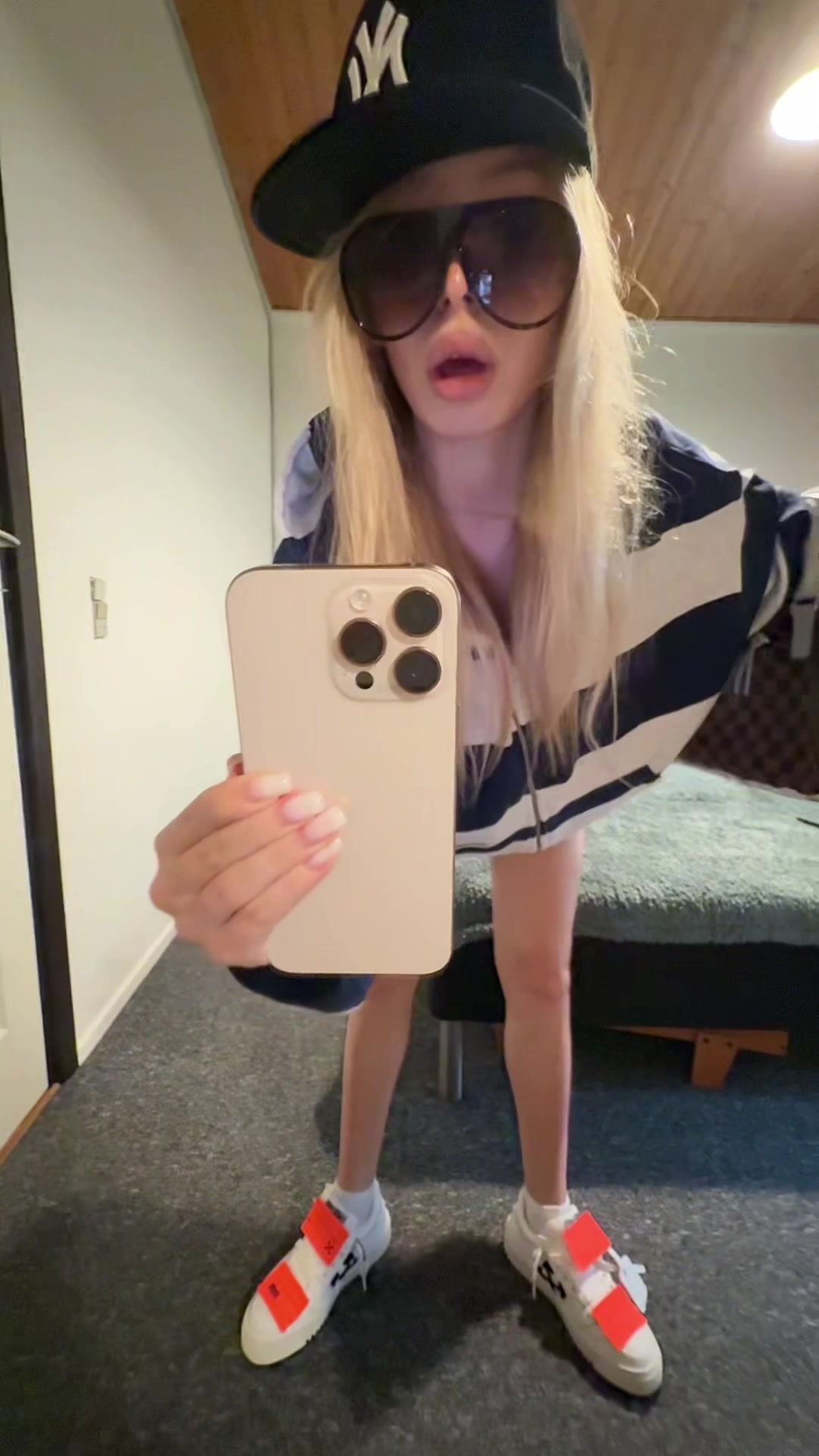 @lizzitak