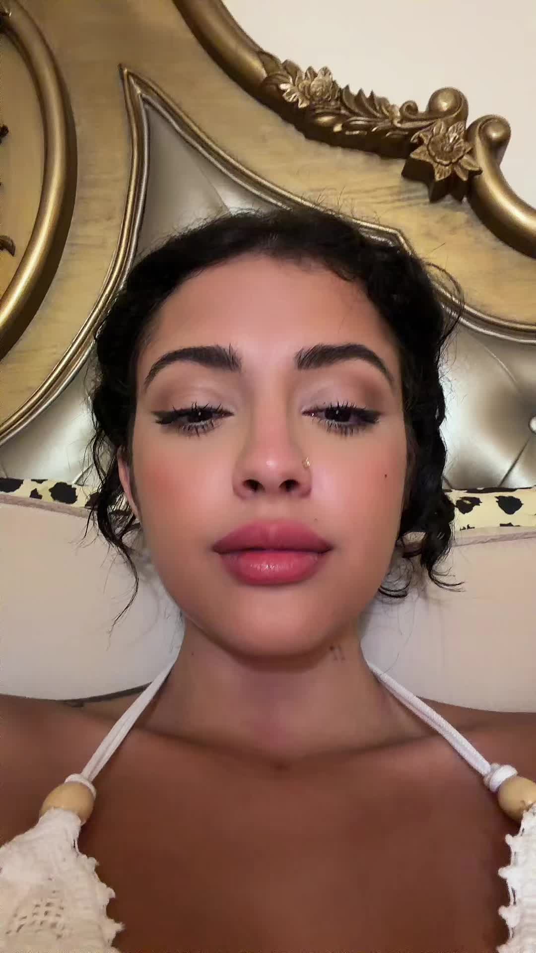 @Malu Trevejo