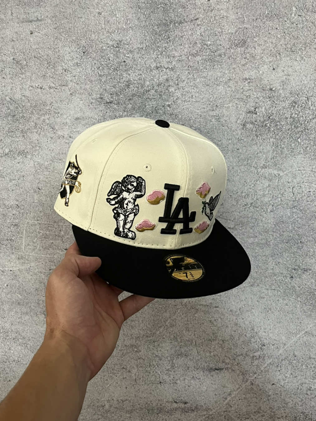 @_foxcaps