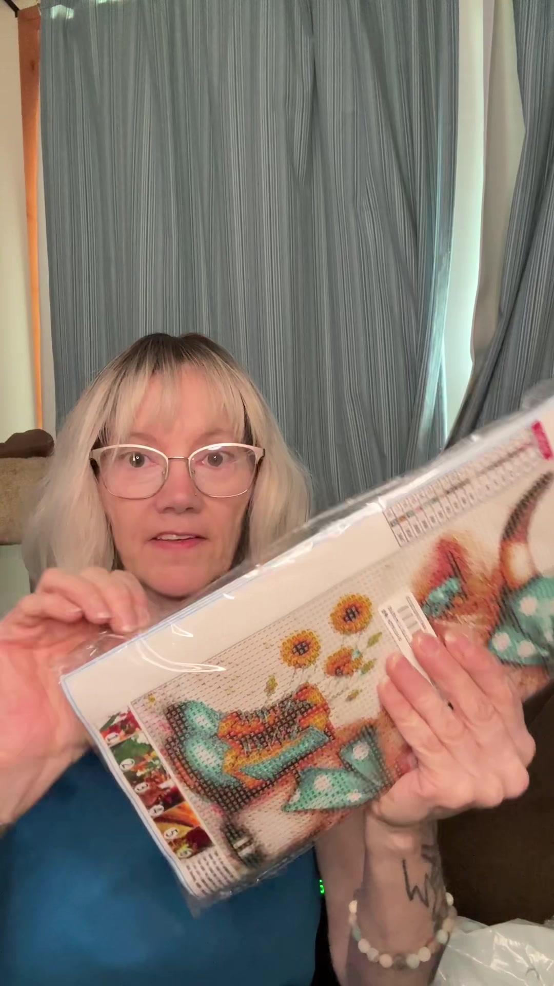 @CraftyLori🧵sews rite