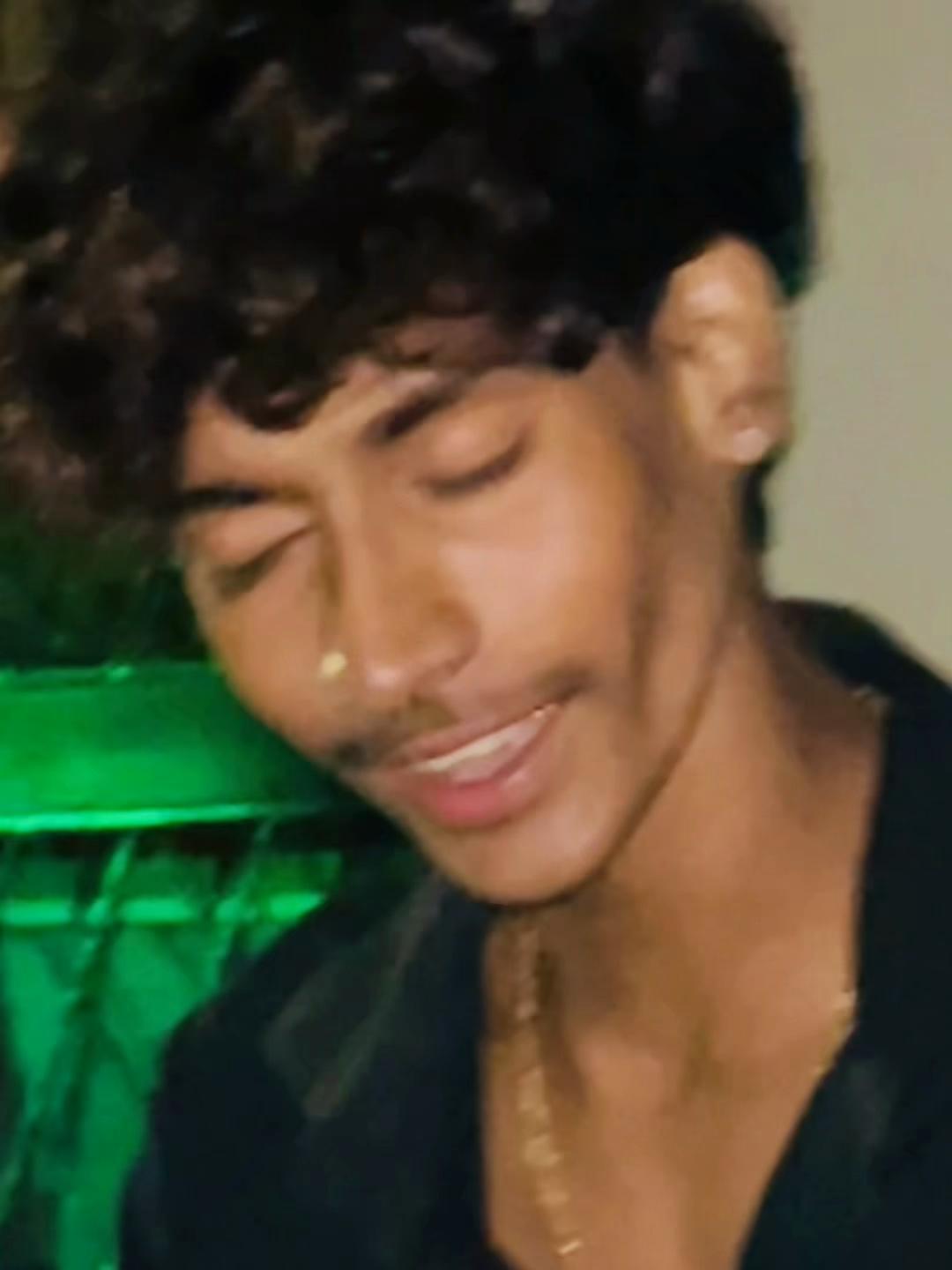 @D i l a 🪭”