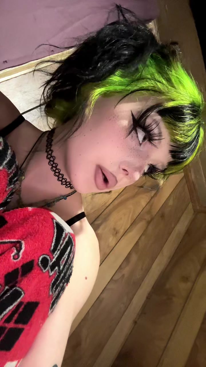 @2Girls1SlurpJuice