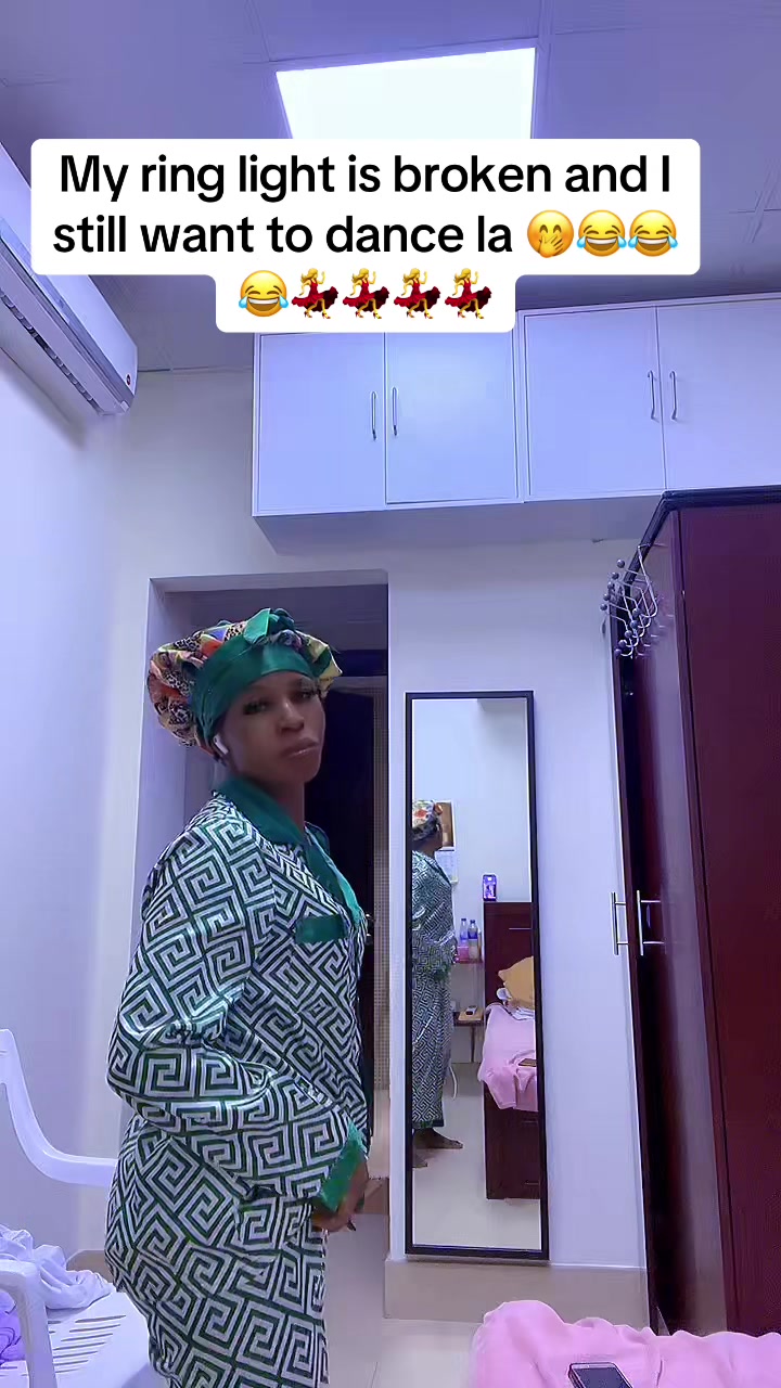 @ETHEL 🦋👸🏻THE RUNWAY MODEL