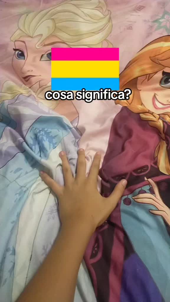 @>_<