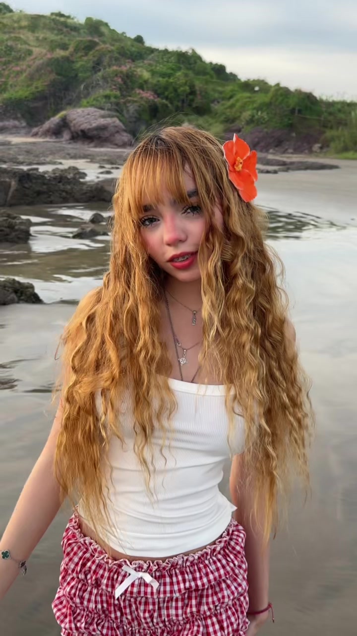 lawuerita (@lawuerita.comm1) - Urlebird