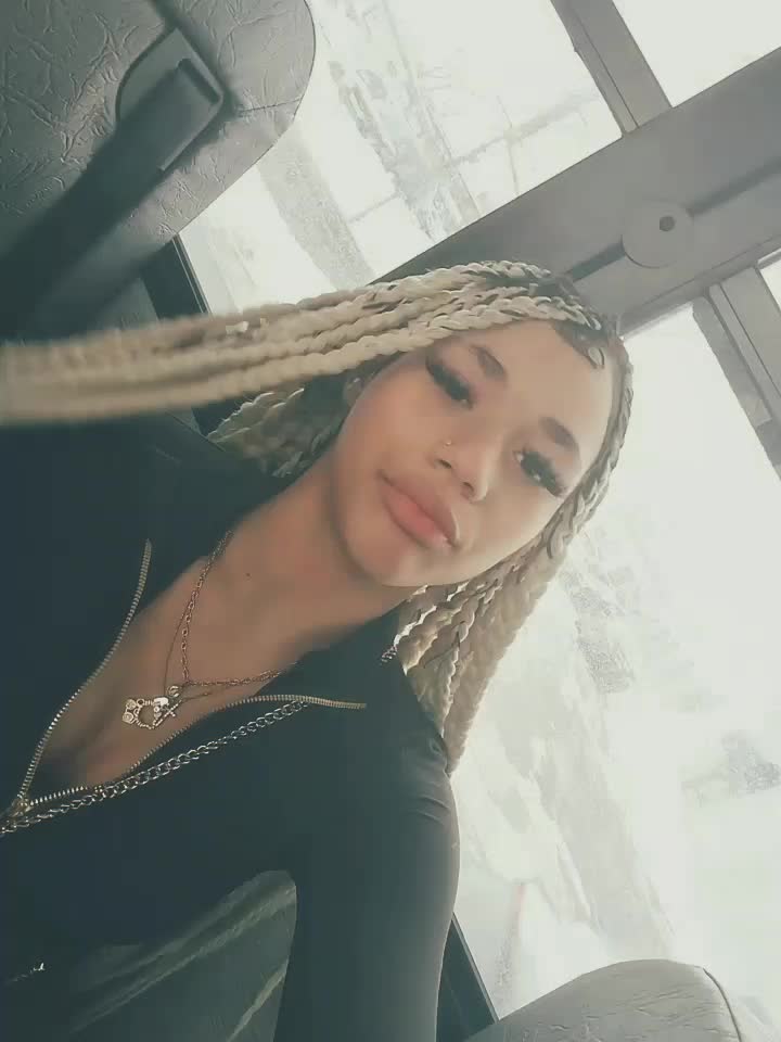 @??? 　  ️