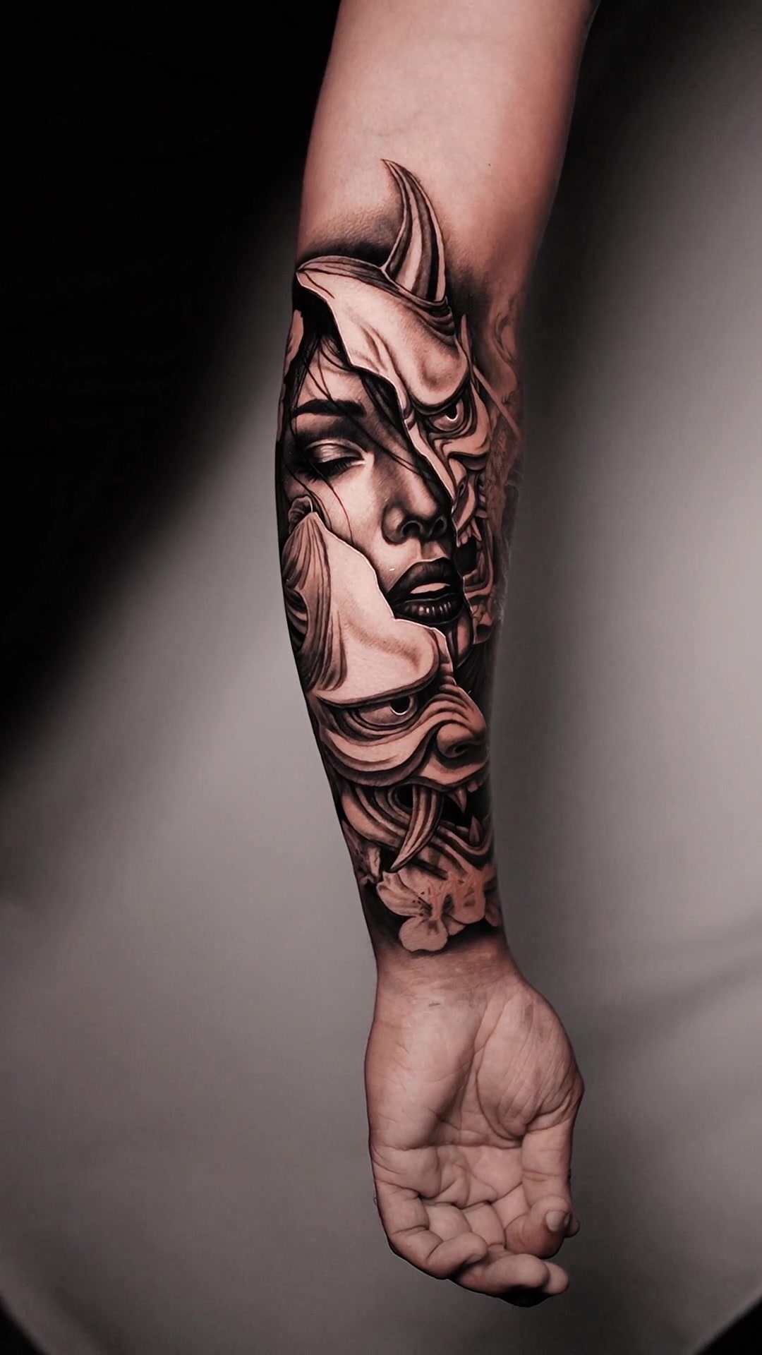 @Neon Tattoo Bonn