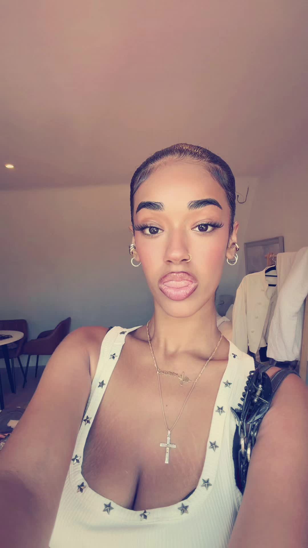 @badgalivy_