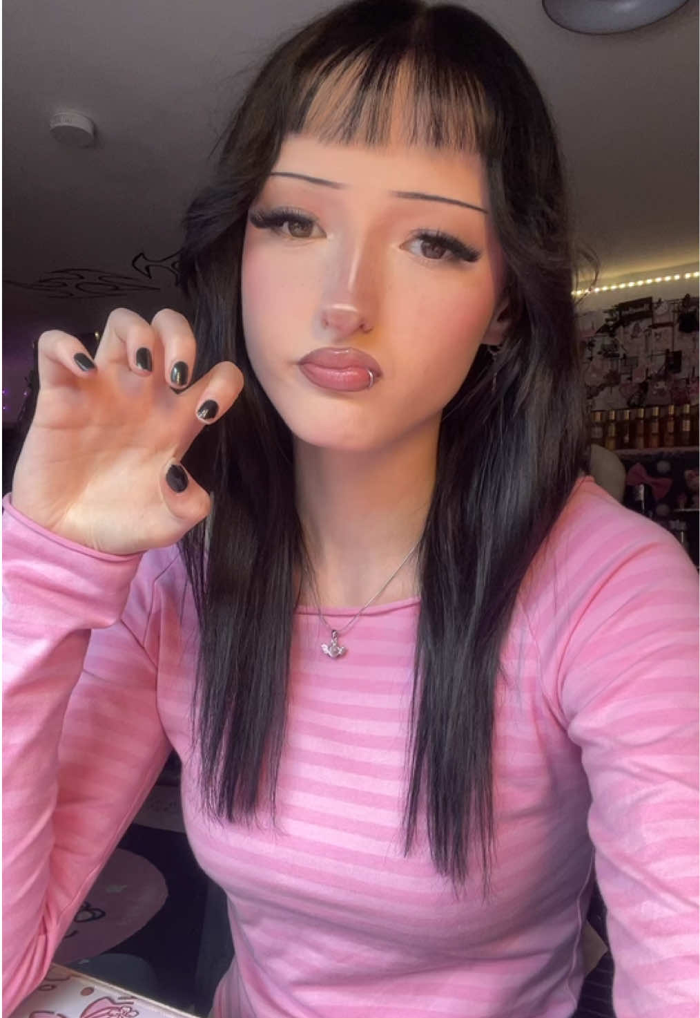 @Luzi ໒꒱