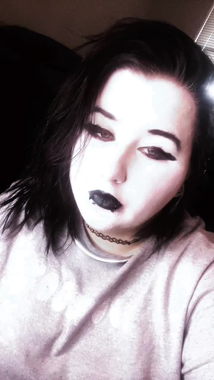 @sp00ky_treats
