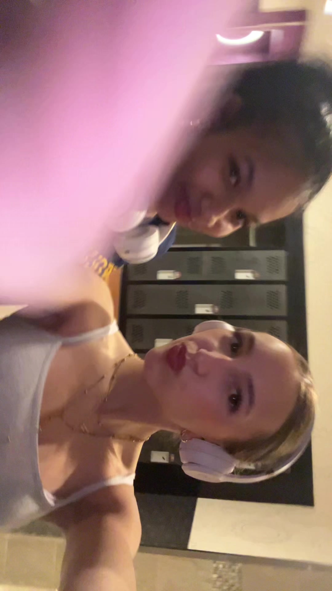 @moni