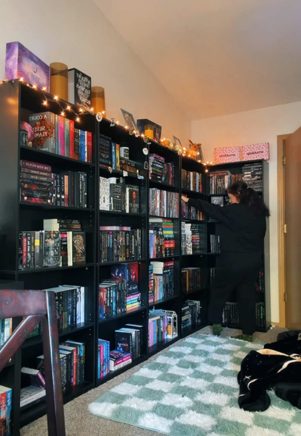 @Danielle Reads 📚☕️ 🧸