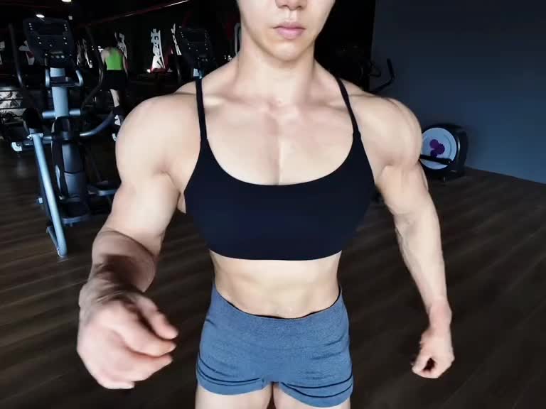 @muscle.girl.queens