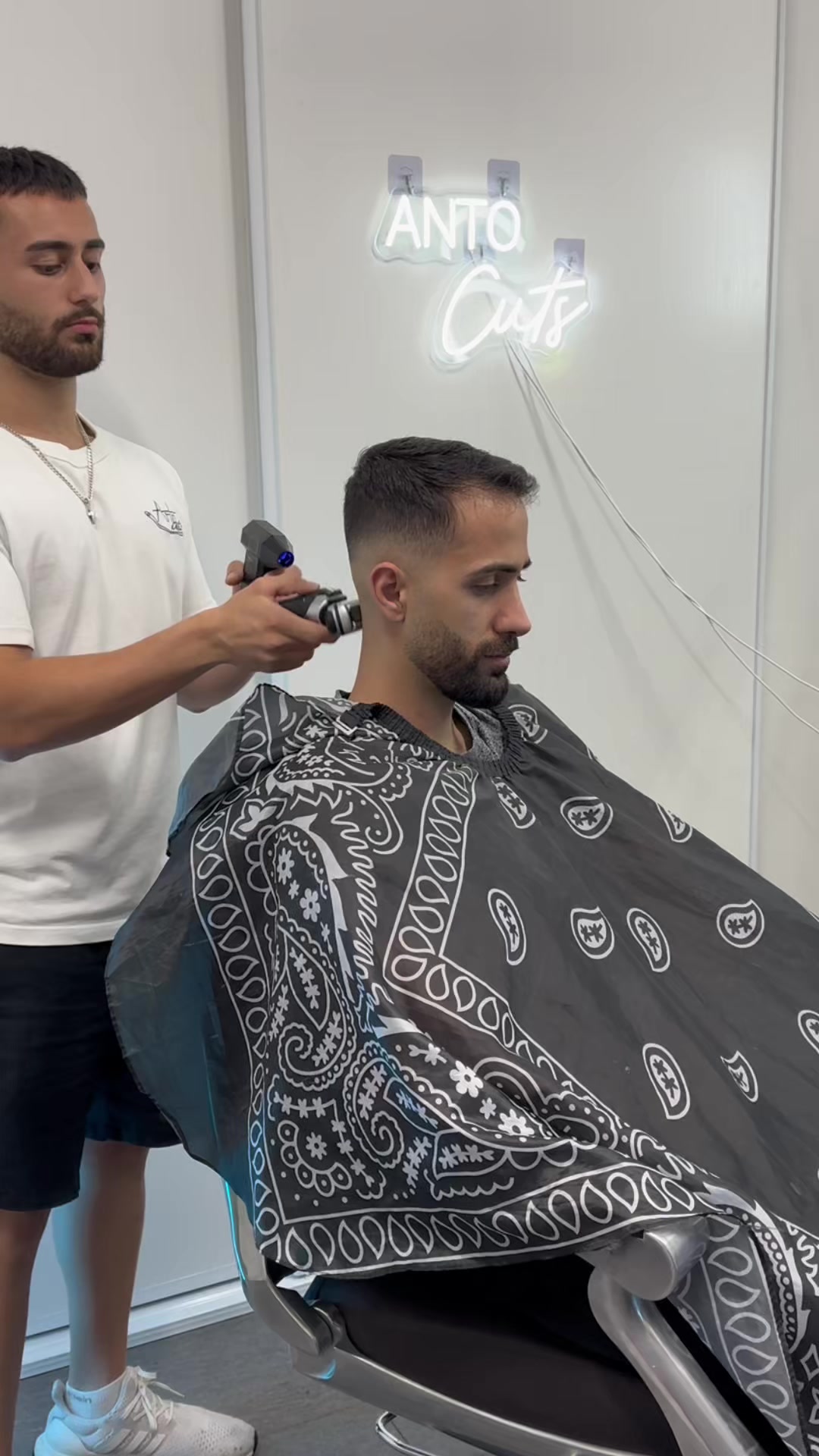 @Sydney Barber • Anto Cuts ๐