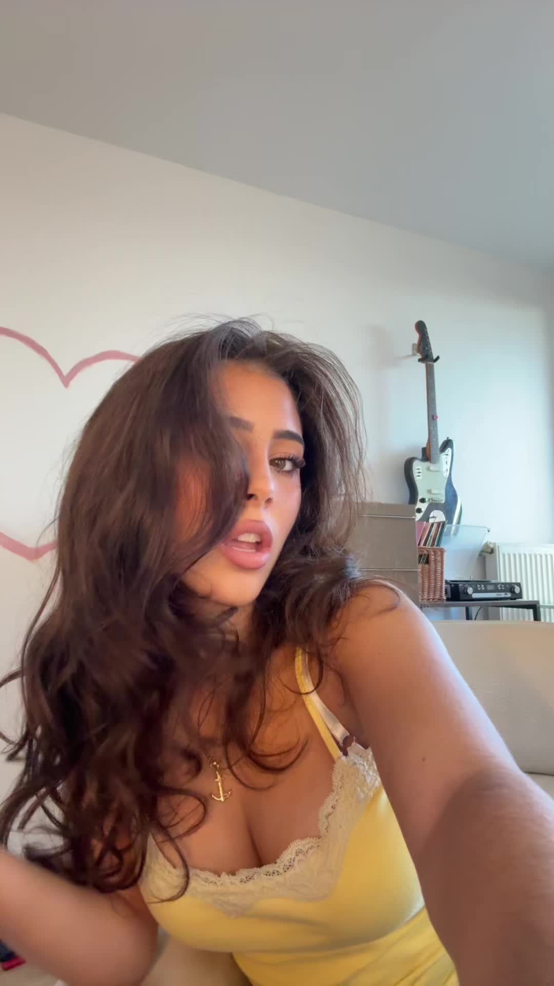 @whooischarlotte