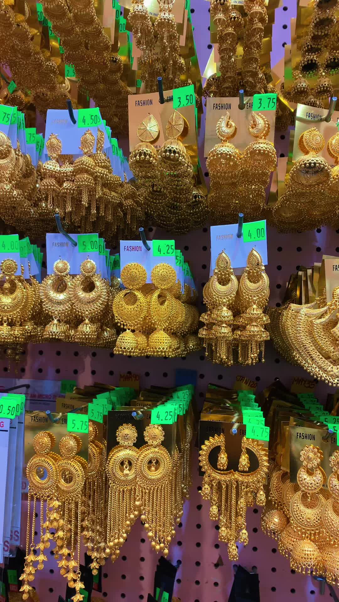 @Earrings Plaza