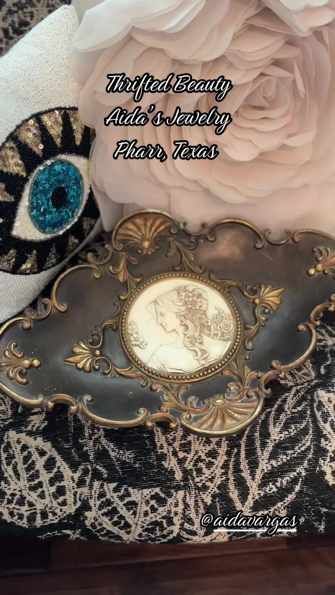 @𝑺𝒕𝒚𝒍𝒆𝒅 𝒃𝒚👠𝑪𝒐𝒓𝒊