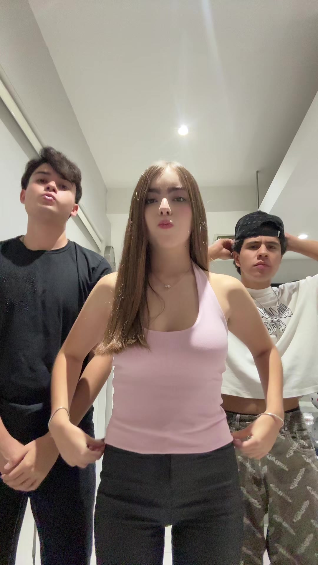 @_andreaalizee_