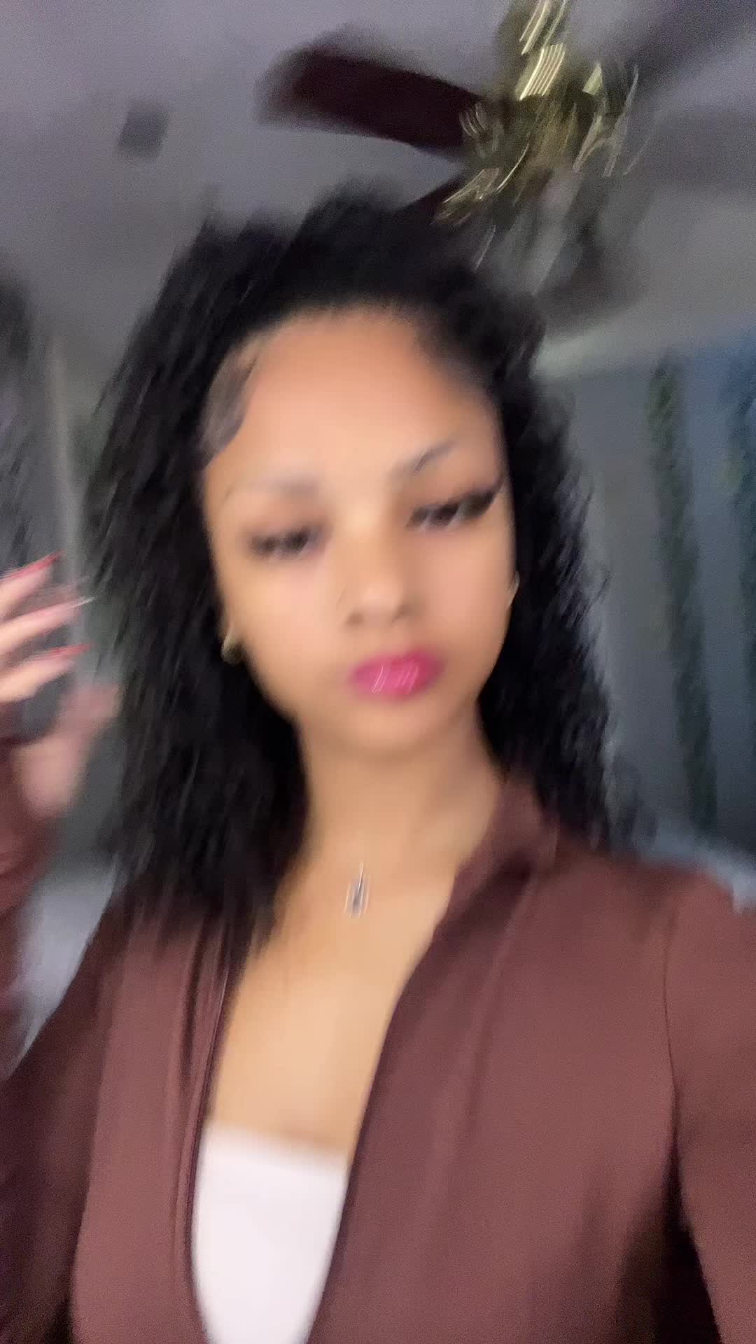 @⃟