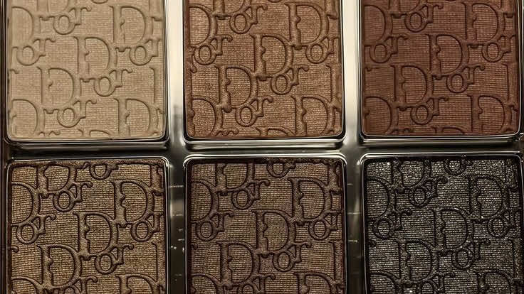 @⟡