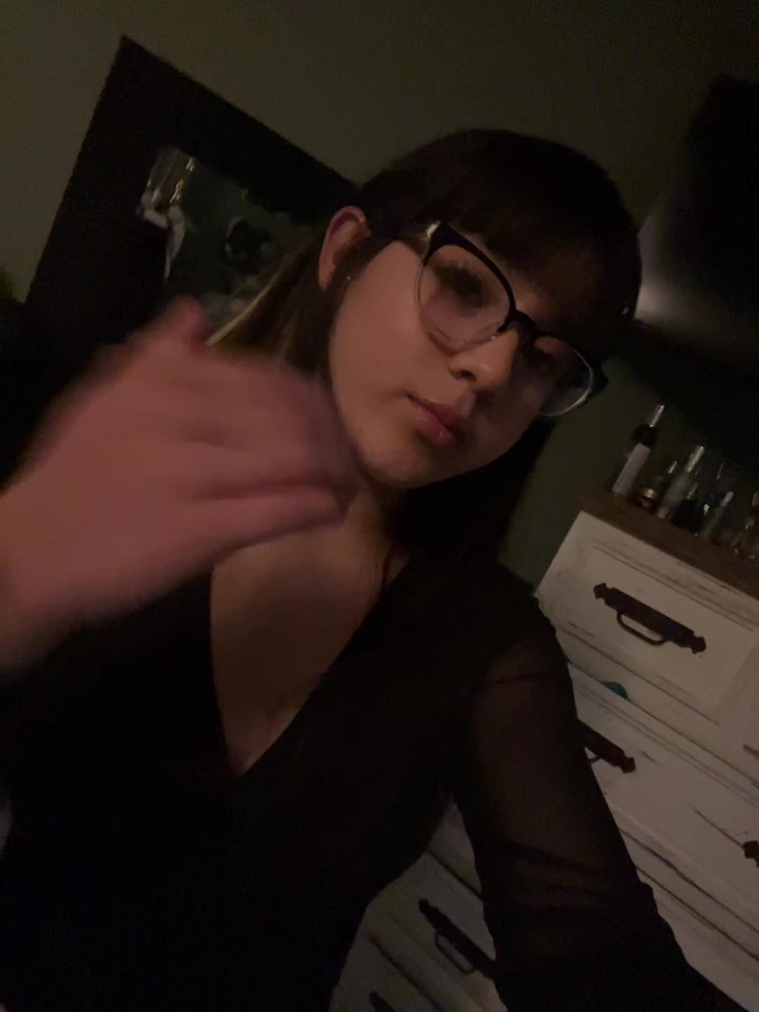 @•••
