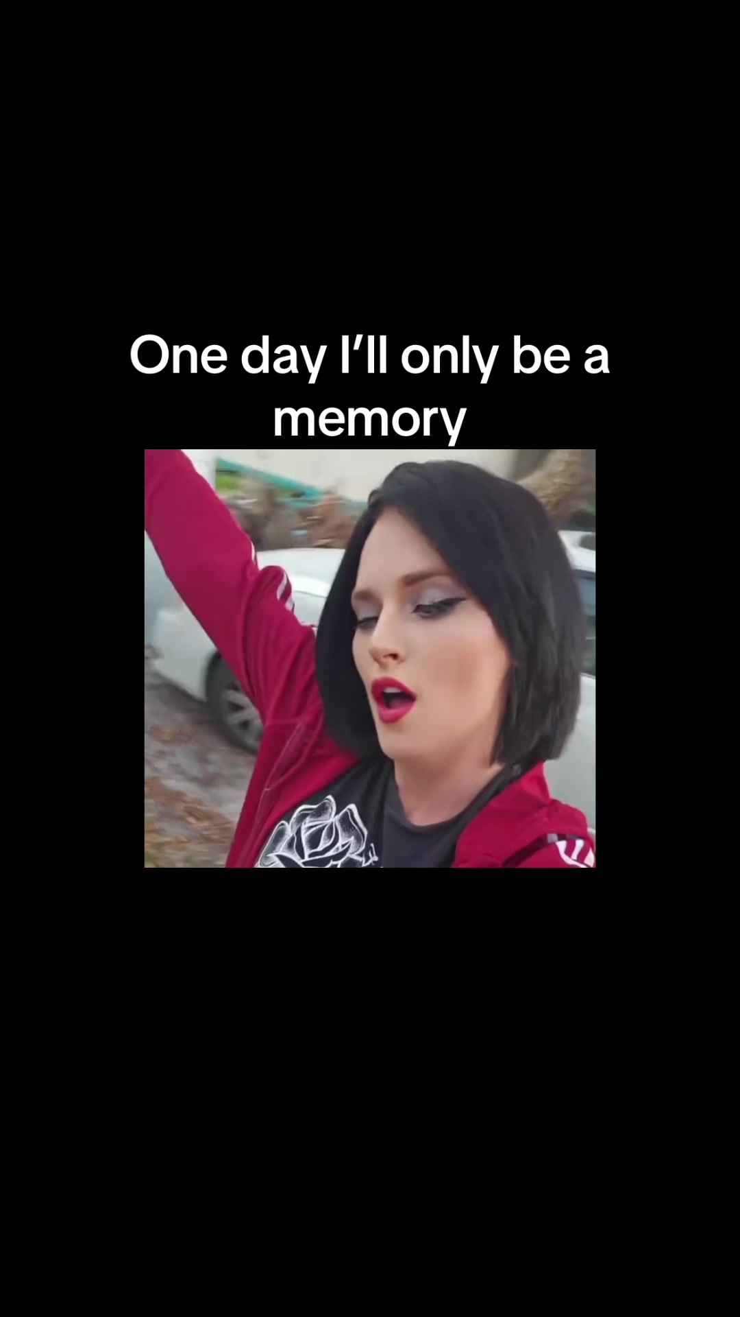 @Devine_Foxi