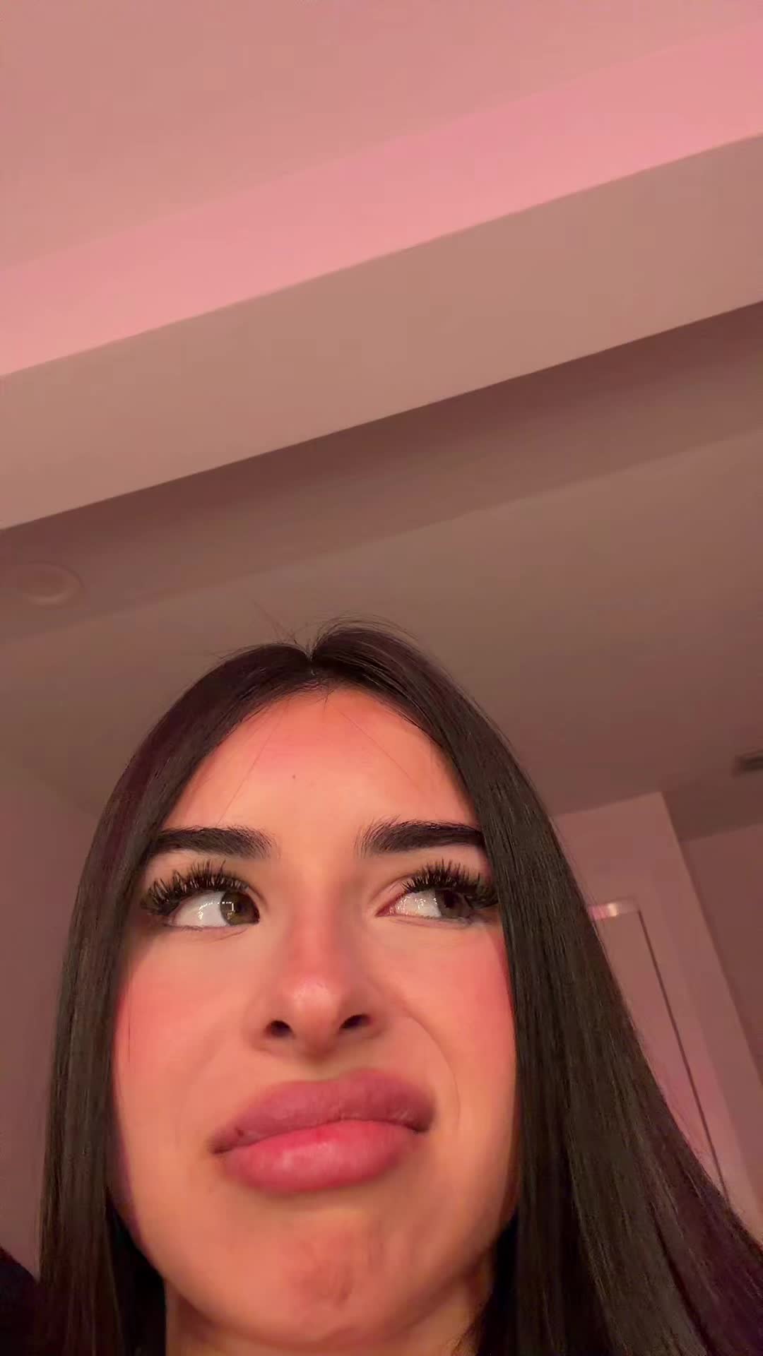 @vickyguez