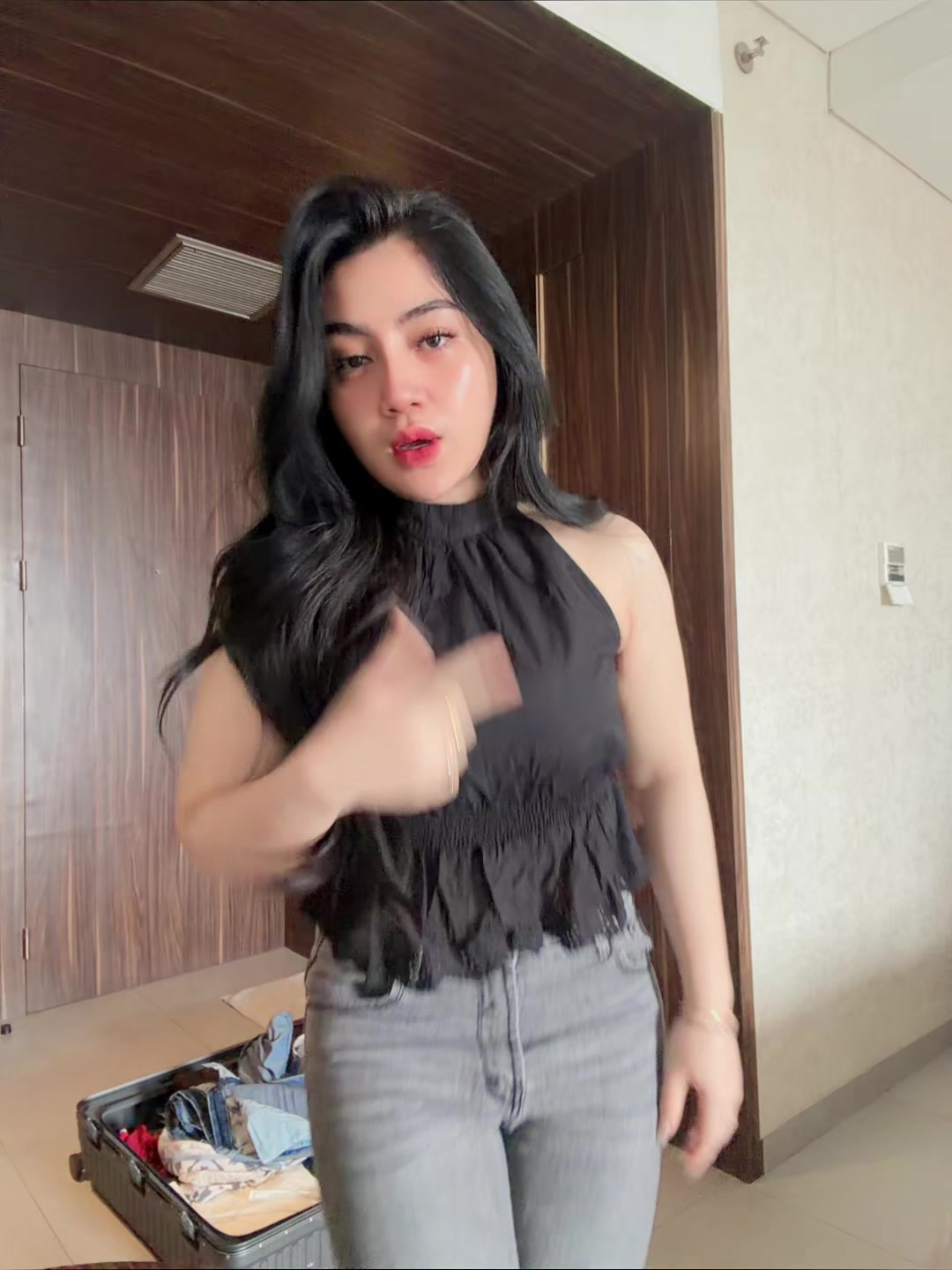 @Haayiiduniaaaaa