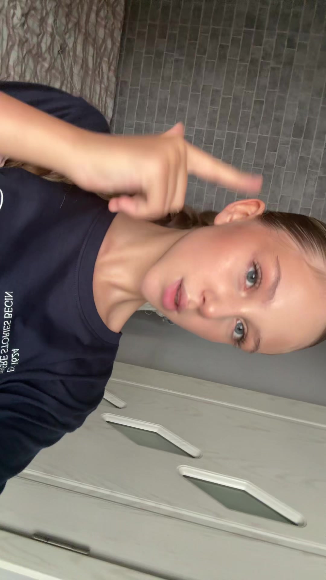 @вишенка🤙🏻