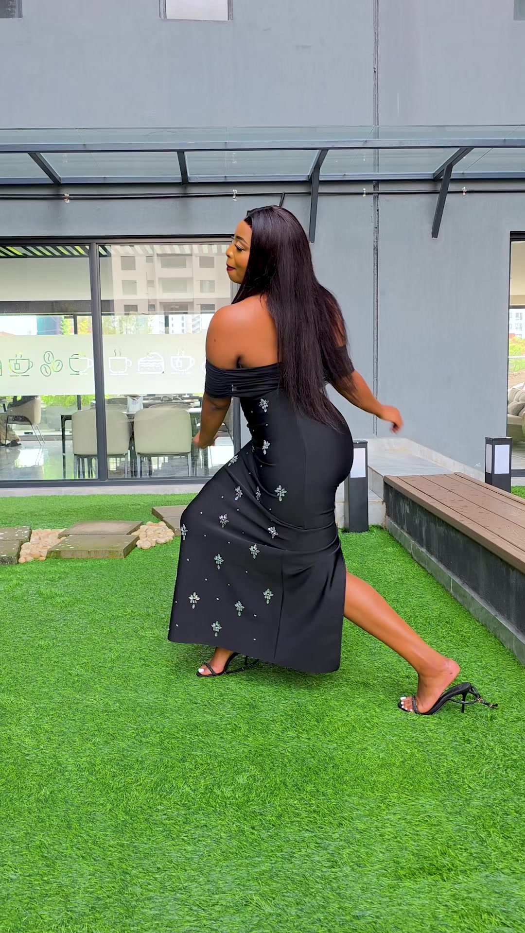 @naomikuria