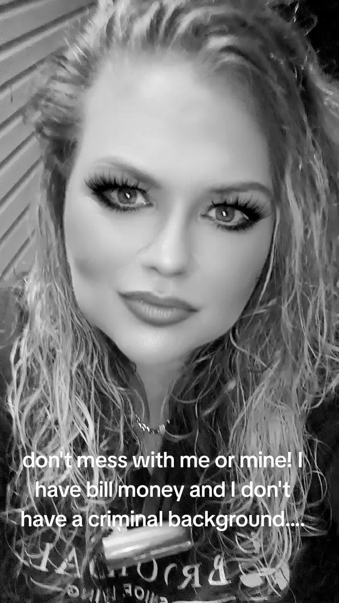 @thick thighs and hazel eyes